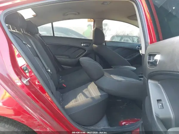 3KPFL4A75JE183490 2018 KIA FORTE - Image 8