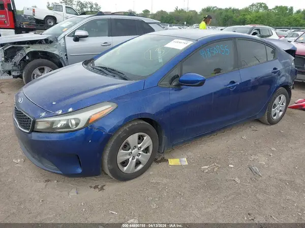 3KPFL4A75JE184476 2018 KIA FORTE - Image 2