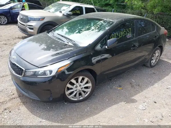 3KPFL4A75JE186244 2018 KIA FORTE - Image 2