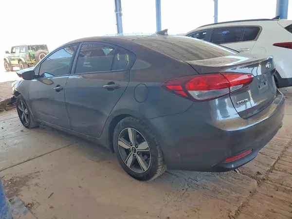 3KPFL4A75JE188897 2018 KIA FORTE - Image 2