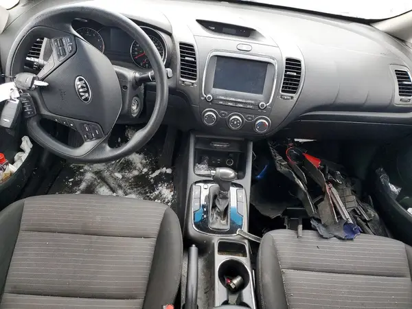 3KPFL4A75JE191587 2018 KIA FORTE - Image 8