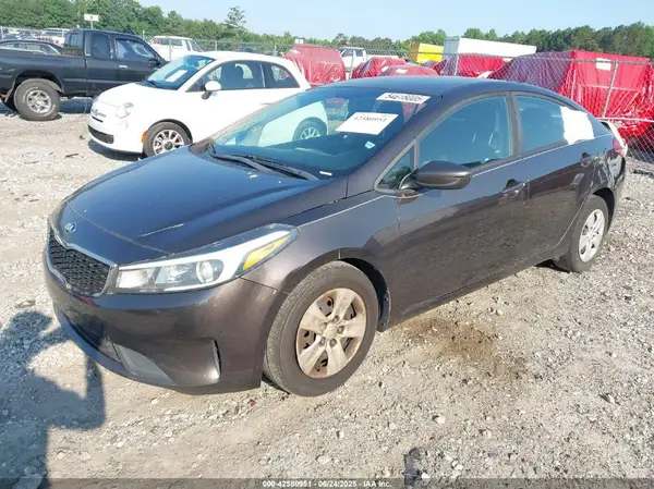 3KPFL4A75JE192013 2018 KIA FORTE - Image 2