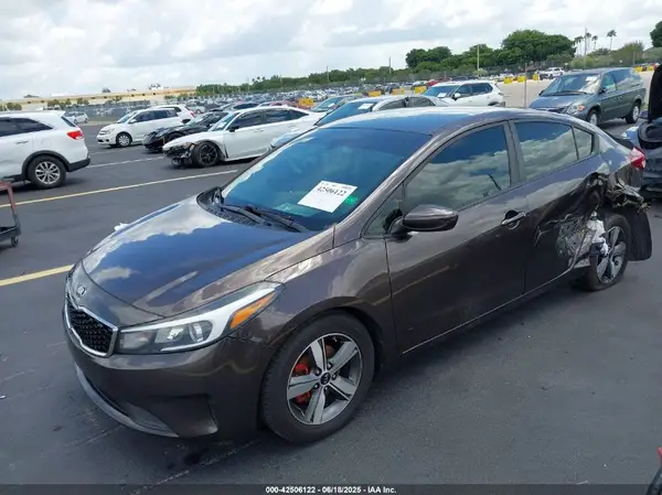 3KPFL4A75JE192285 2018 KIA FORTE - Image 2