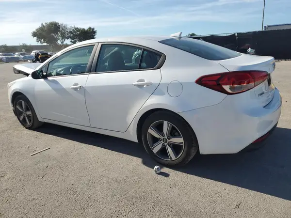 3KPFL4A75JE193307 2018 KIA FORTE - Image 2