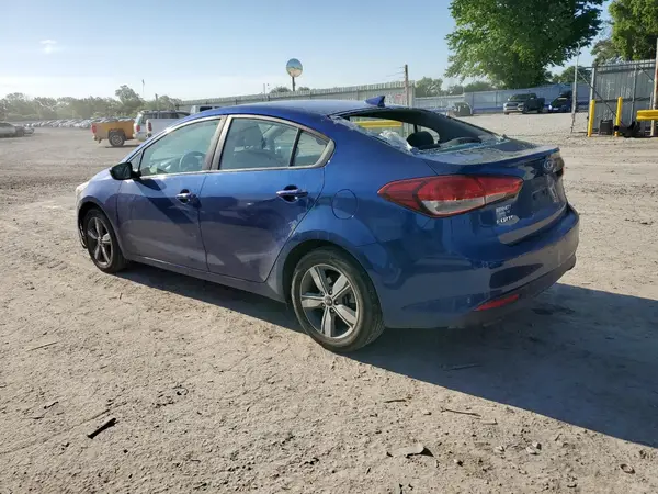 3KPFL4A75JE194490 2018 KIA FORTE - Image 2