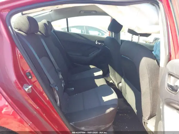 3KPFL4A75JE194988 2018 KIA FORTE - Image 8