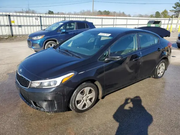 3KPFL4A75JE195641 2018 KIA FORTE - Image 1