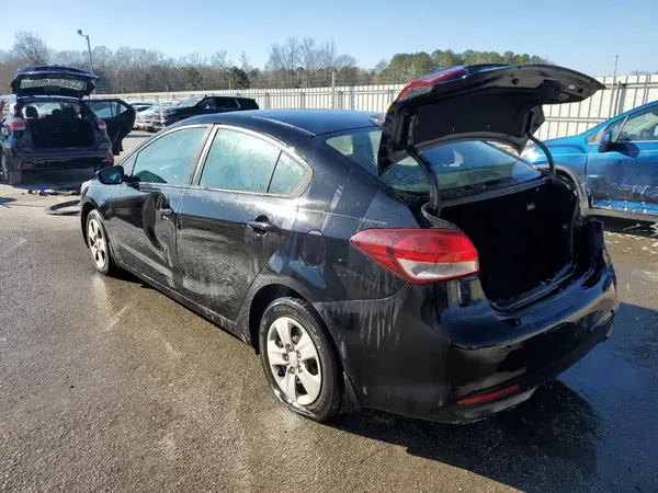 3KPFL4A75JE195641 2018 KIA FORTE - Image 2