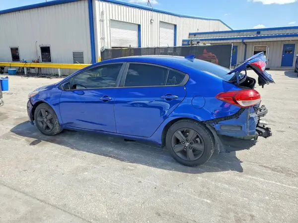 3KPFL4A75JE196031 2018 KIA FORTE - Image 2