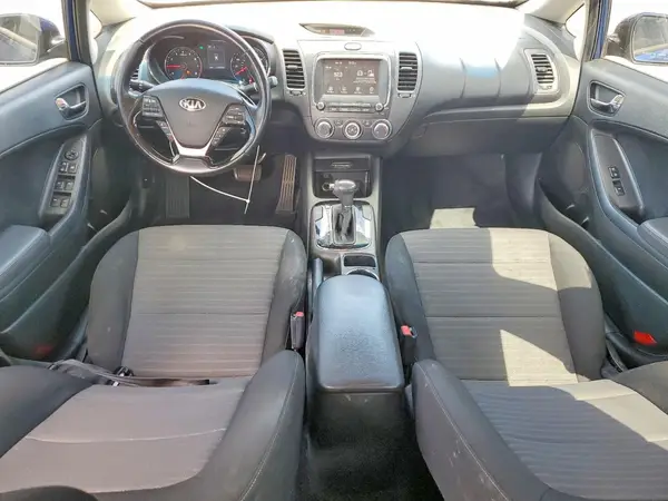 3KPFL4A75JE196031 2018 KIA FORTE - Image 8
