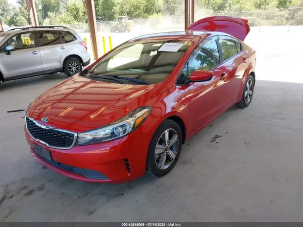 3KPFL4A75JE197583 2018 KIA FORTE - Image 2