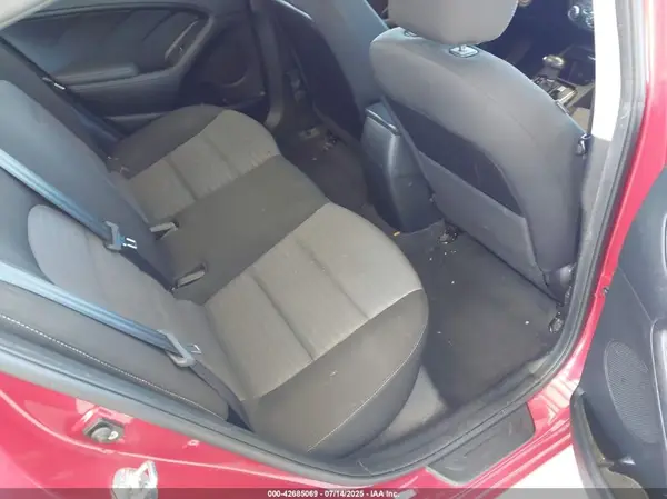 3KPFL4A75JE197583 2018 KIA FORTE - Image 8