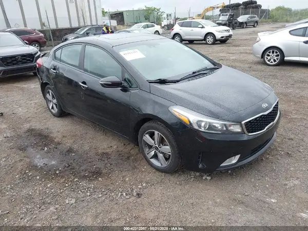 3KPFL4A75JE198278 2018 KIA FORTE - Image 1