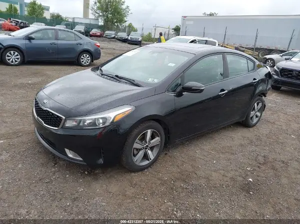 3KPFL4A75JE198278 2018 KIA FORTE - Image 2