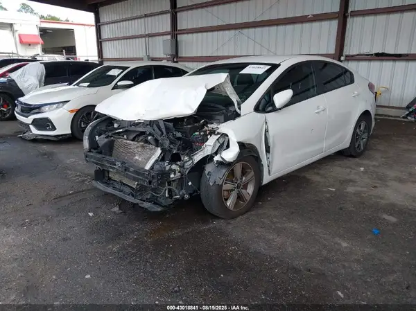 3KPFL4A75JE198457 2018 KIA FORTE - Image 2