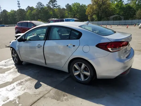 3KPFL4A75JE198846 2018 KIA FORTE - Image 2