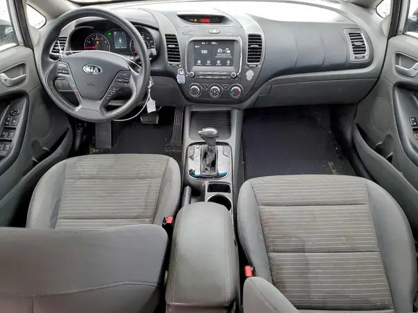 3KPFL4A75JE199592 2018 KIA FORTE - Image 8