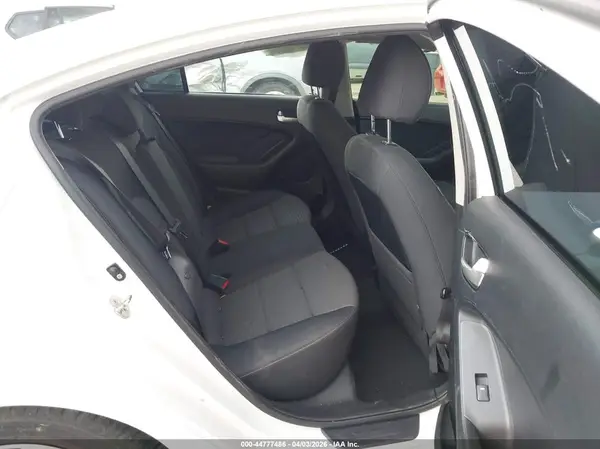 3KPFL4A75JE200398 2018 KIA FORTE - Image 8