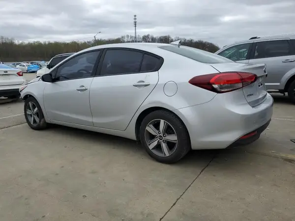 3KPFL4A75JE200630 2018 KIA FORTE - Image 2