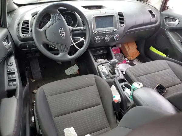 3KPFL4A75JE200806 2018 KIA FORTE - Image 8