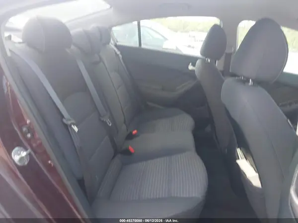 3KPFL4A75JE201163 2018 KIA FORTE - Image 8