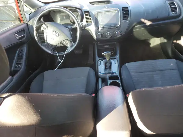 3KPFL4A75JE201373 2018 KIA FORTE - Image 8