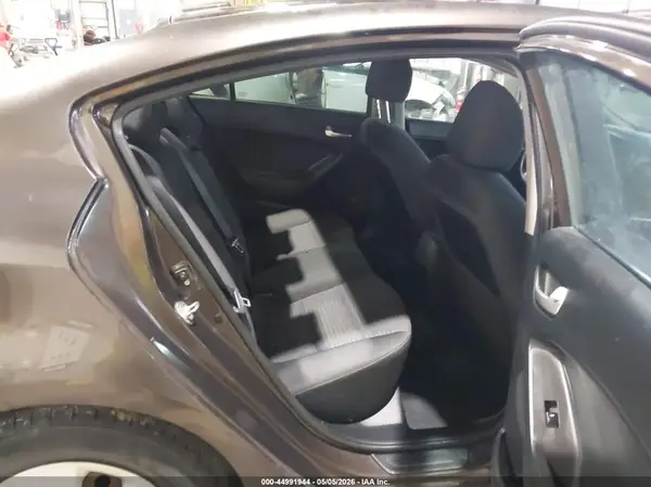 3KPFL4A75JE202166 2018 KIA FORTE - Image 8