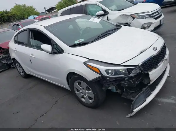 3KPFL4A75JE202684 2018 KIA FORTE - Image 1