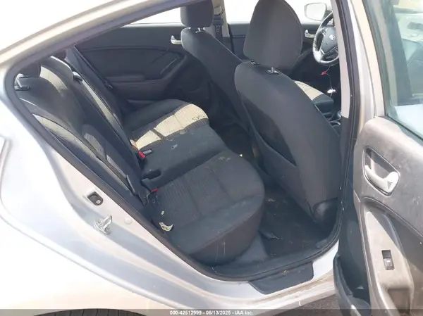 3KPFL4A75JE204452 2018 KIA FORTE - Image 8