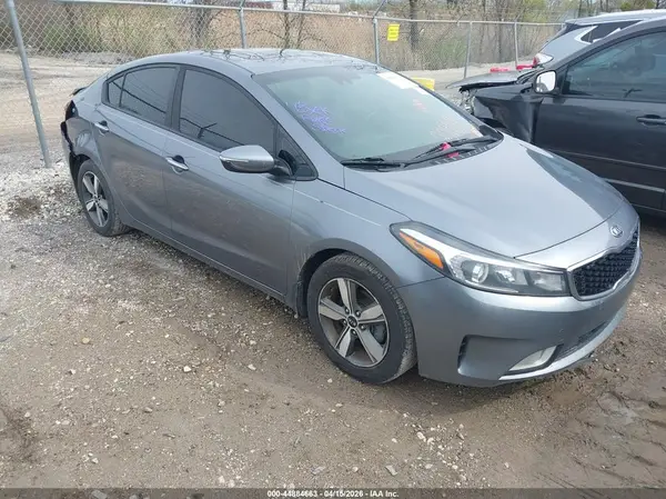 3KPFL4A75JE204600 2018 KIA FORTE - Image 1