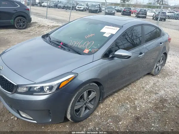 3KPFL4A75JE204600 2018 KIA FORTE - Image 2