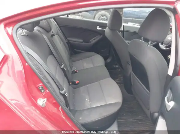 3KPFL4A75JE205231 2018 KIA FORTE - Image 8