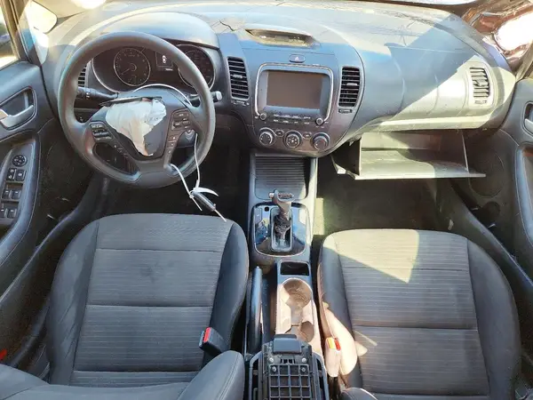 3KPFL4A75JE205682 2018 KIA FORTE - Image 8