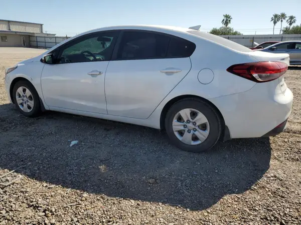 3KPFL4A75JE205892 2018 KIA FORTE - Image 2