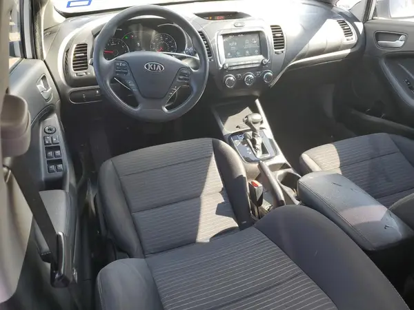 3KPFL4A75JE205892 2018 KIA FORTE - Image 8