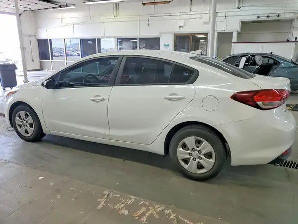 3KPFL4A75JE205987 2018 KIA FORTE - Image 2