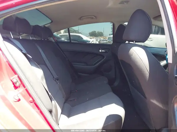 3KPFL4A75JE210719 2018 KIA FORTE - Image 8