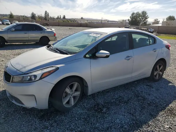 3KPFL4A75JE210865 2018 KIA FORTE - Image 1