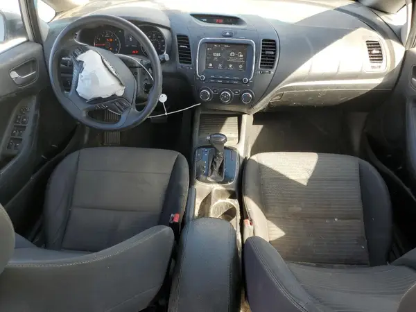 3KPFL4A75JE210865 2018 KIA FORTE - Image 8