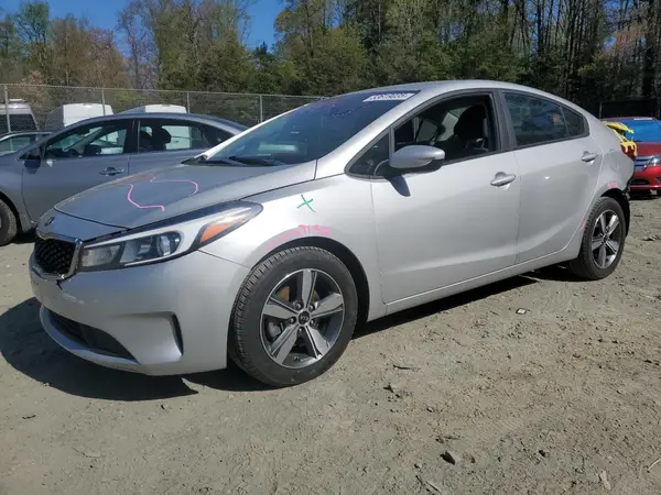 3KPFL4A75JE210980 2018 KIA FORTE - Image 1