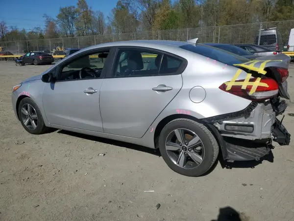 3KPFL4A75JE210980 2018 KIA FORTE - Image 2