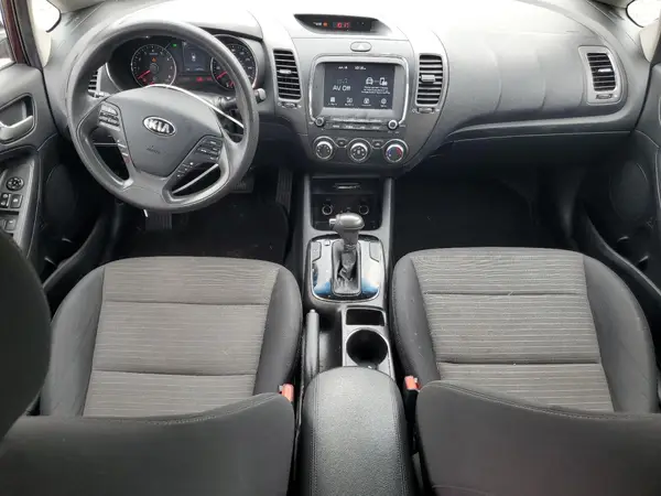 3KPFL4A75JE211630 2018 KIA FORTE - Image 8
