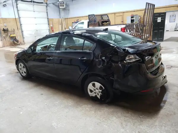 3KPFL4A75JE211692 2018 KIA FORTE - Image 2