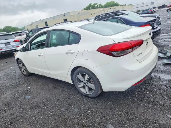 3KPFL4A75JE212020 2018 KIA FORTE - Image 2