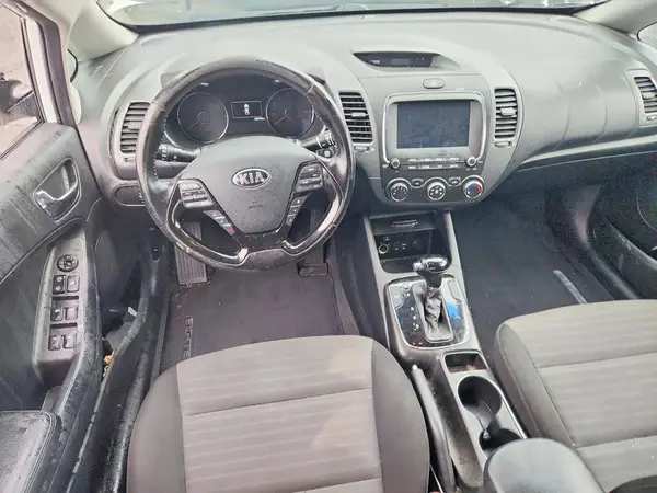 3KPFL4A75JE212020 2018 KIA FORTE - Image 8