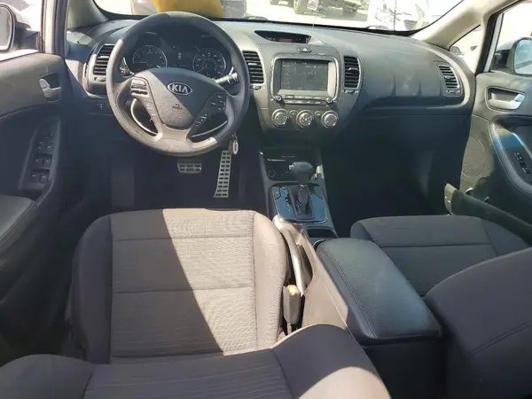 3KPFL4A75JE212308 2018 KIA FORTE - Image 8
