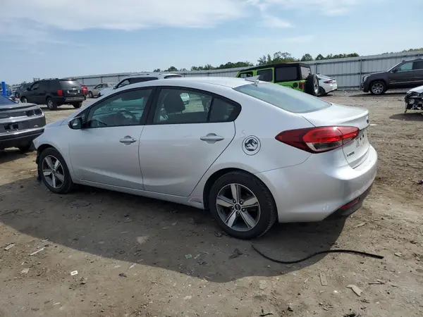 3KPFL4A75JE212504 2018 KIA FORTE - Image 2