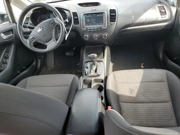 3KPFL4A75JE212504 2018 KIA FORTE - Image 8