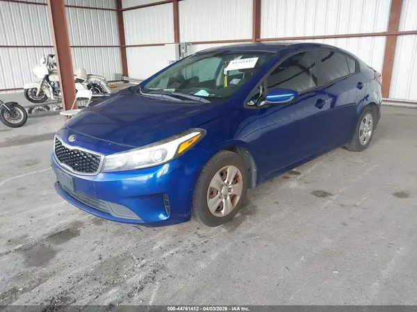 3KPFL4A75JE213877 2018 KIA FORTE - Image 2