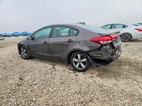 3KPFL4A75JE214849 2018 KIA FORTE - Image 2